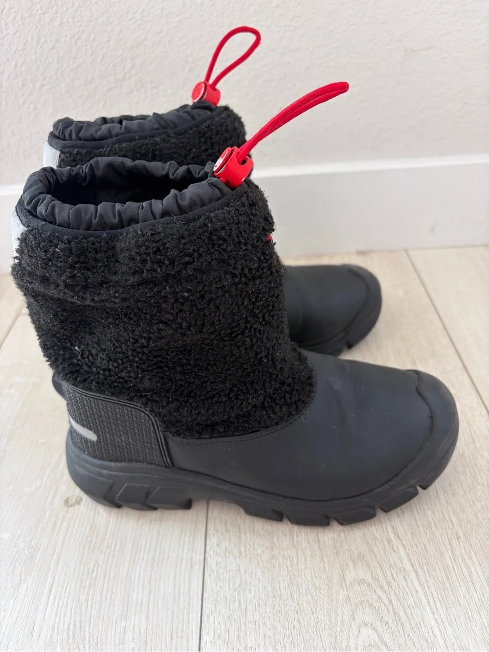Hunter Kids Black Winter Snow Rain Boots with Red Toggle